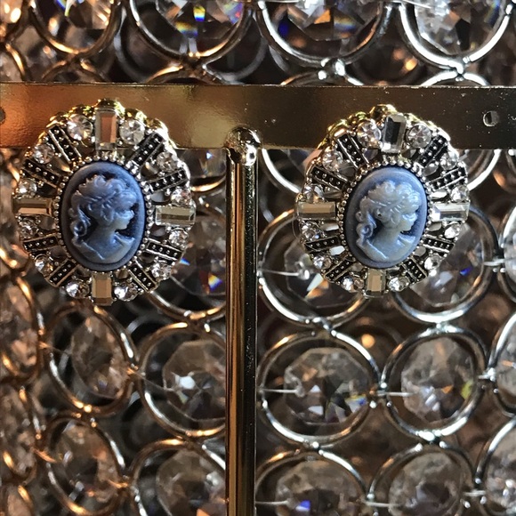 Vintage Blue Cameo Portrait Rhinestone Silver Plated Oval Pendant Earrings - Picture 3 of 7